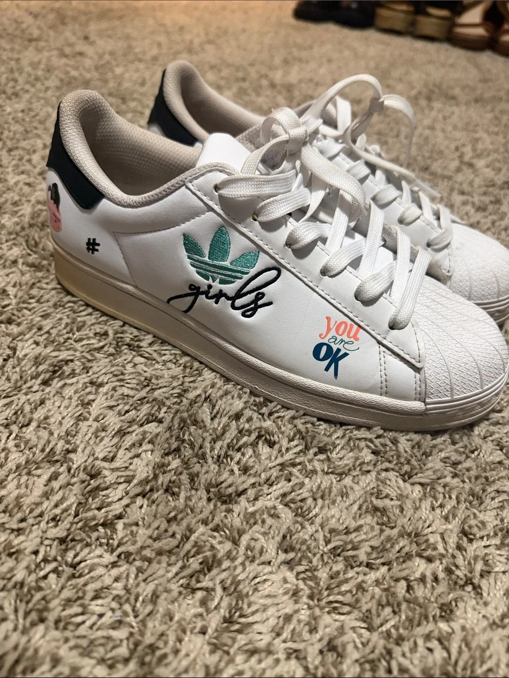 adidas White Low-Top Sneakers with Green Logo and Black Heel